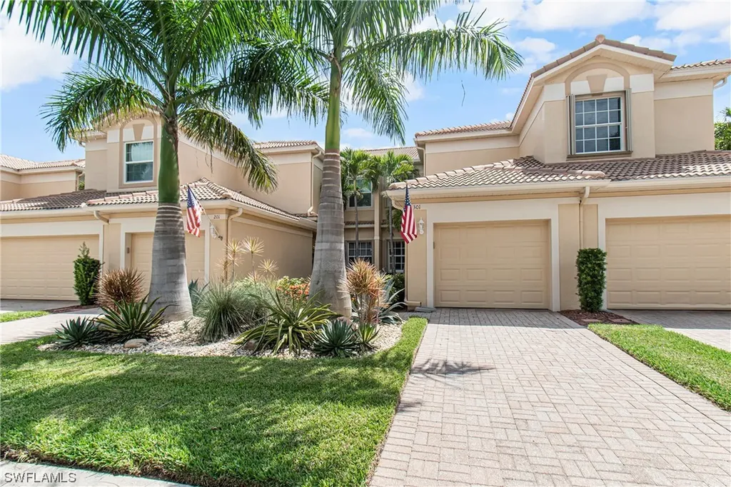 Fort Myers FL, 6100 Jonathans Bay Circle, Unit 301