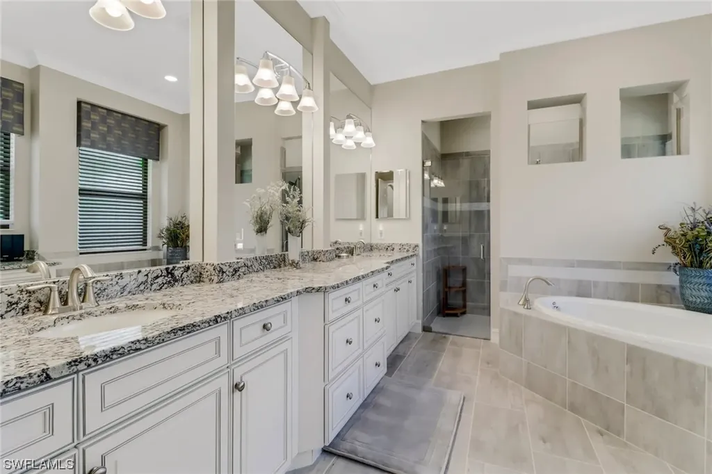 2325 Grenadines Way Naples FL 34120