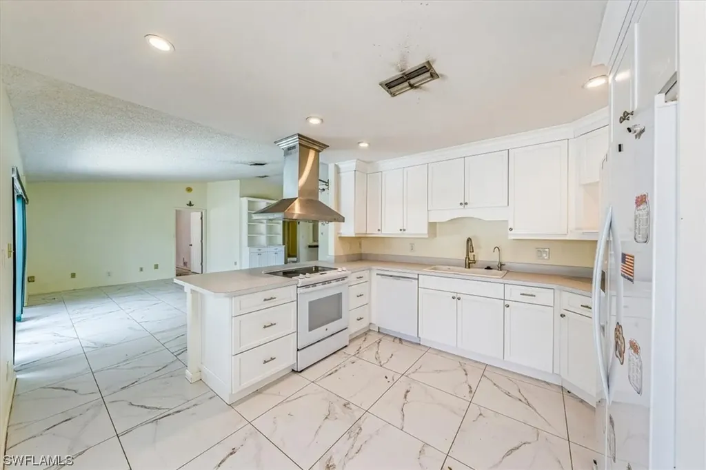 519 Mcarthur Avenue Lehigh Acres FL 33936