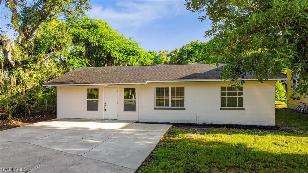 3847 Desoto Avenue Fort Myers FL 33916