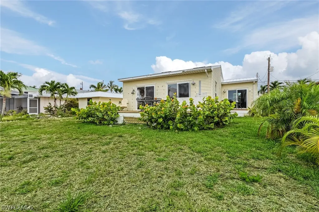 2436 Sapodilla Lane St. James City FL 33956