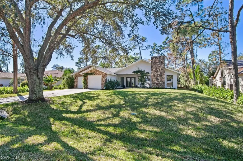 6161 Waxmyrtle Way Naples FL 34109