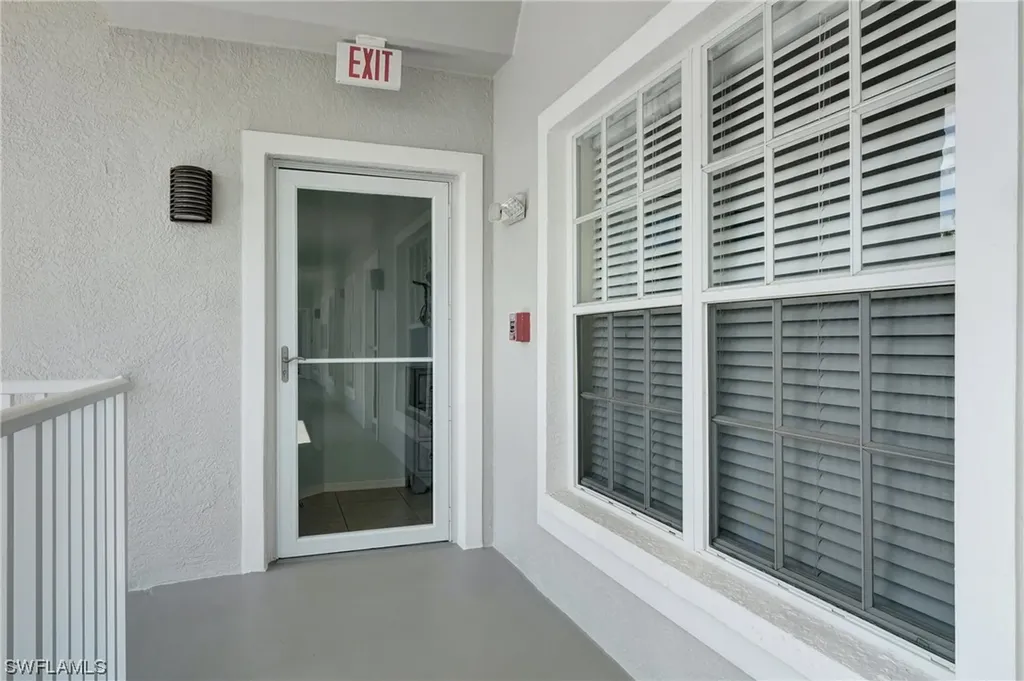 585 Club Side Drive Naples FL 34110