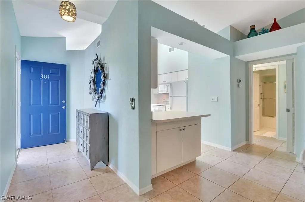 585 Club Side Drive Naples FL 34110