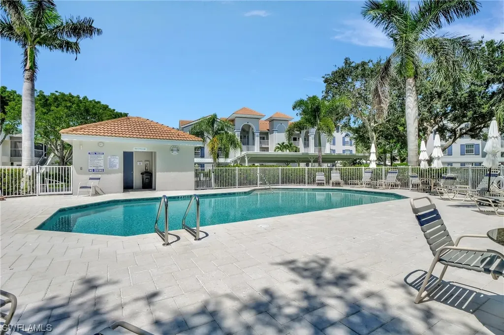 585 Club Side Drive Naples FL 34110