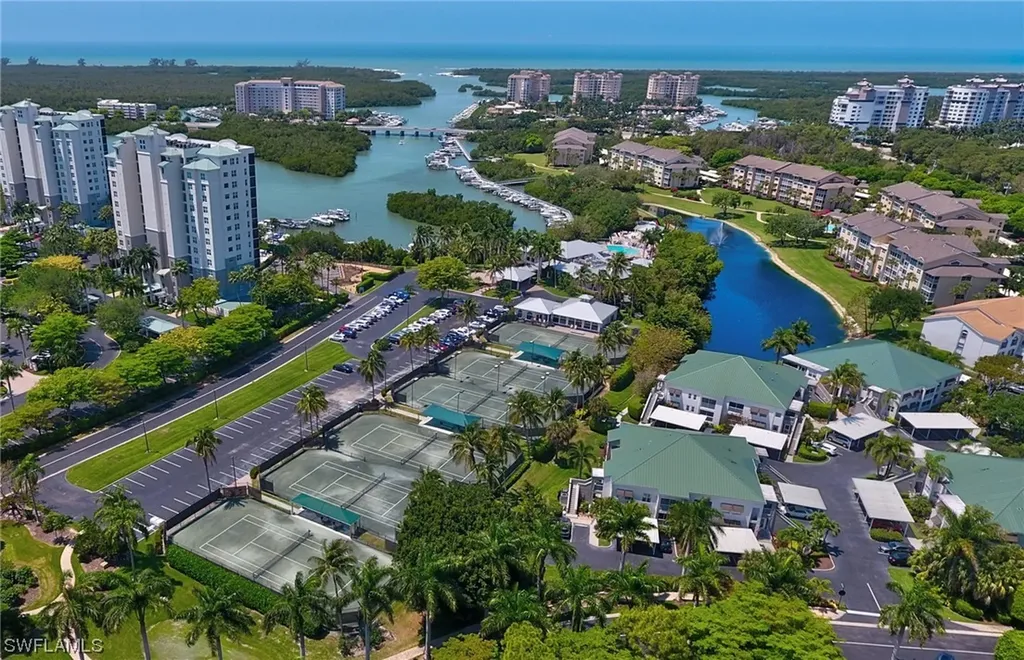 585 Club Side Drive Naples FL 34110