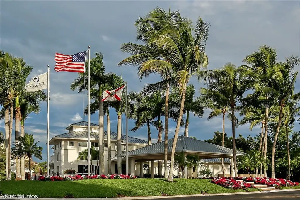 585 Club Side Drive Naples FL 34110