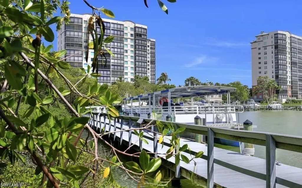 585 Club Side Drive Naples FL 34110