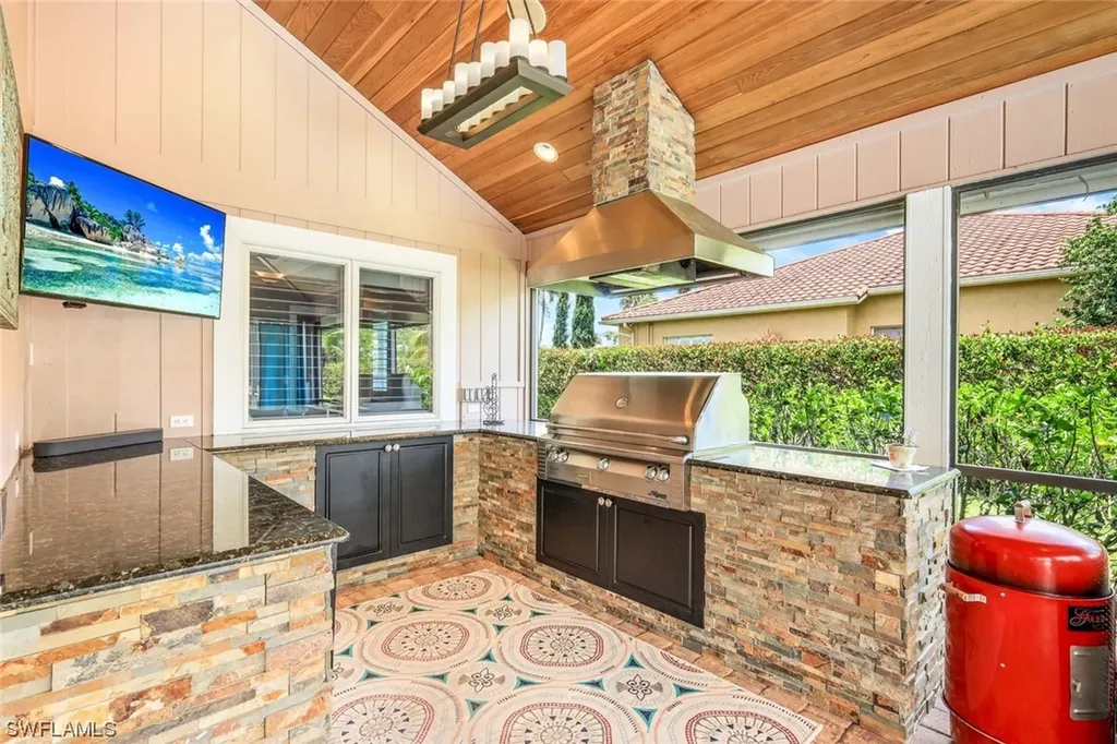 5057 Berkeley Drive Naples FL 34112