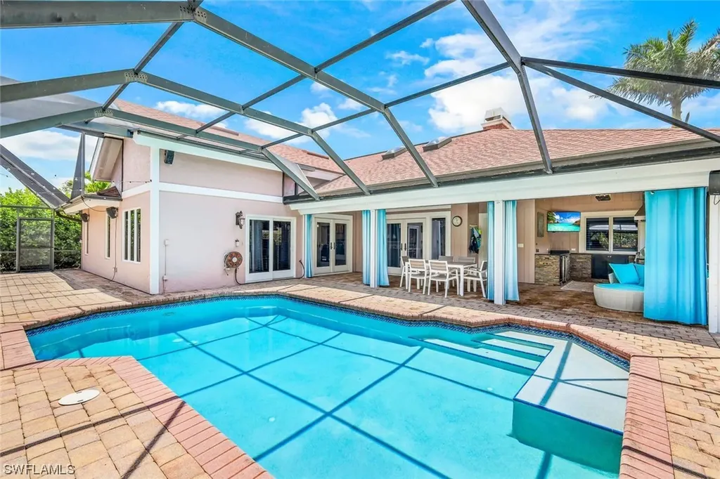 5057 Berkeley Drive Naples FL 34112