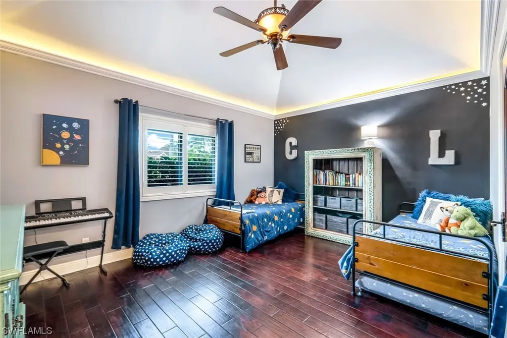 5057 Berkeley Drive Naples FL 34112