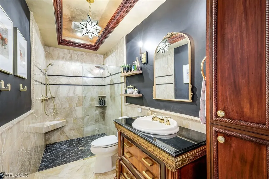 5057 Berkeley Drive Naples FL 34112