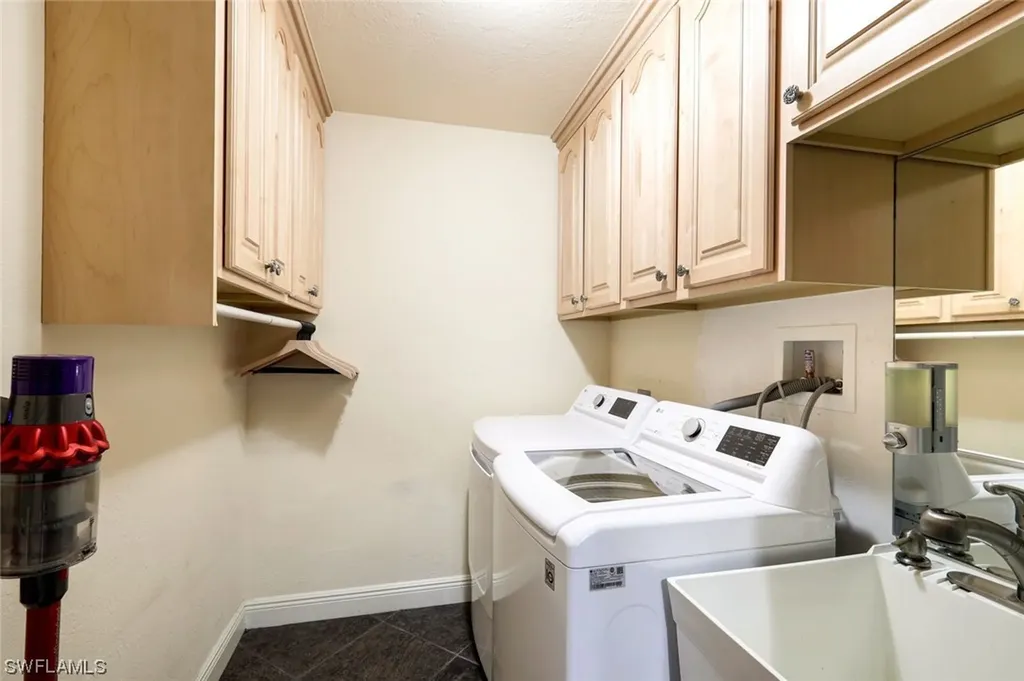 5057 Berkeley Drive Naples FL 34112