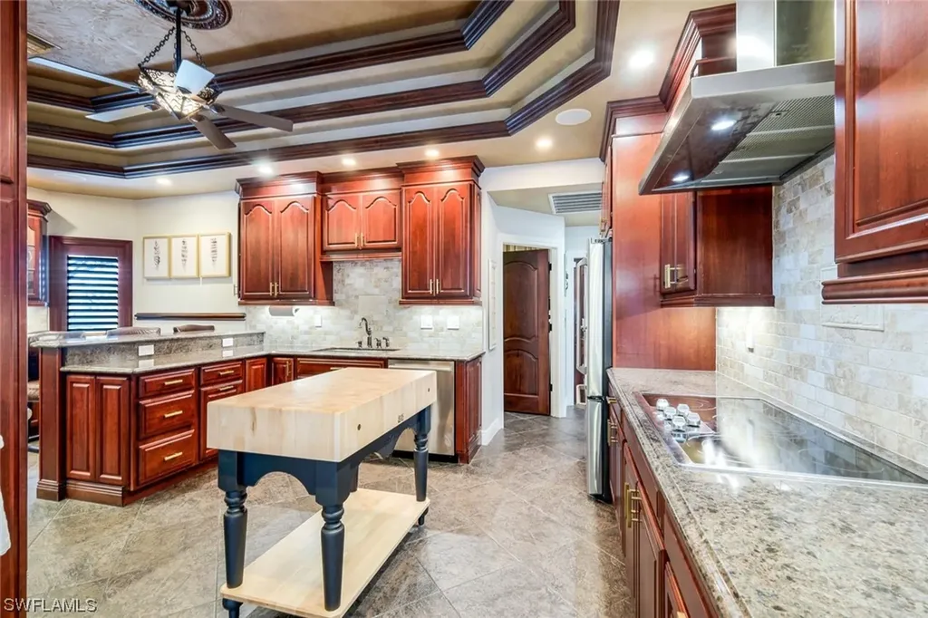 5057 Berkeley Drive Naples FL 34112
