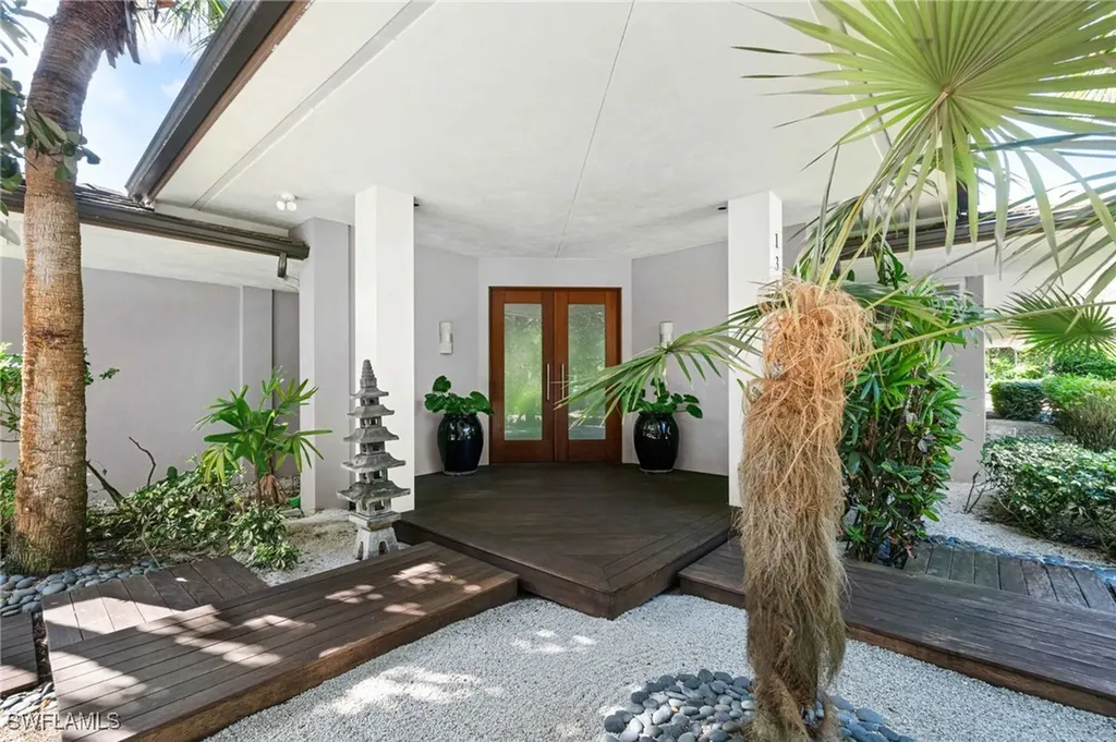 132 North Street Naples FL 34108