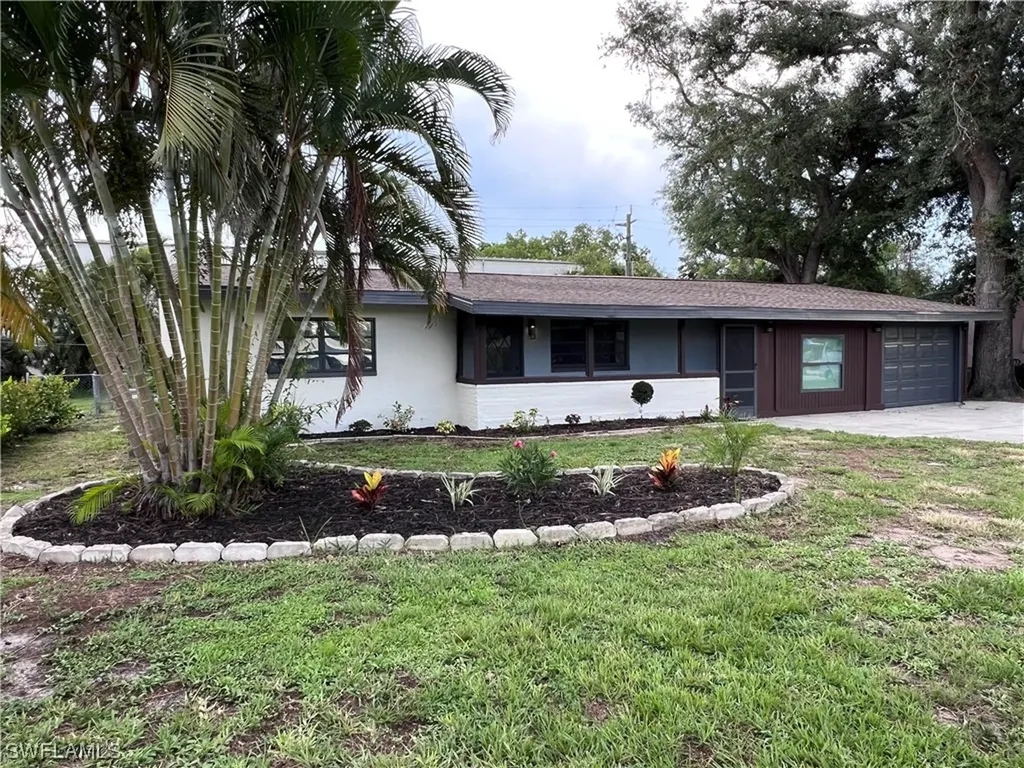 1423 Davis Drive Fort Myers FL 33919
