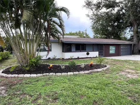 1423 Davis Drive Fort Myers FL 33919