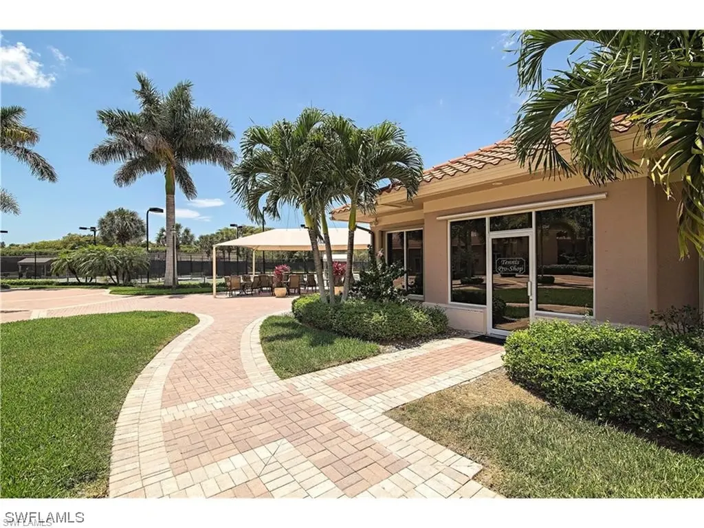 2425 Mont Claire Court Naples FL 34109