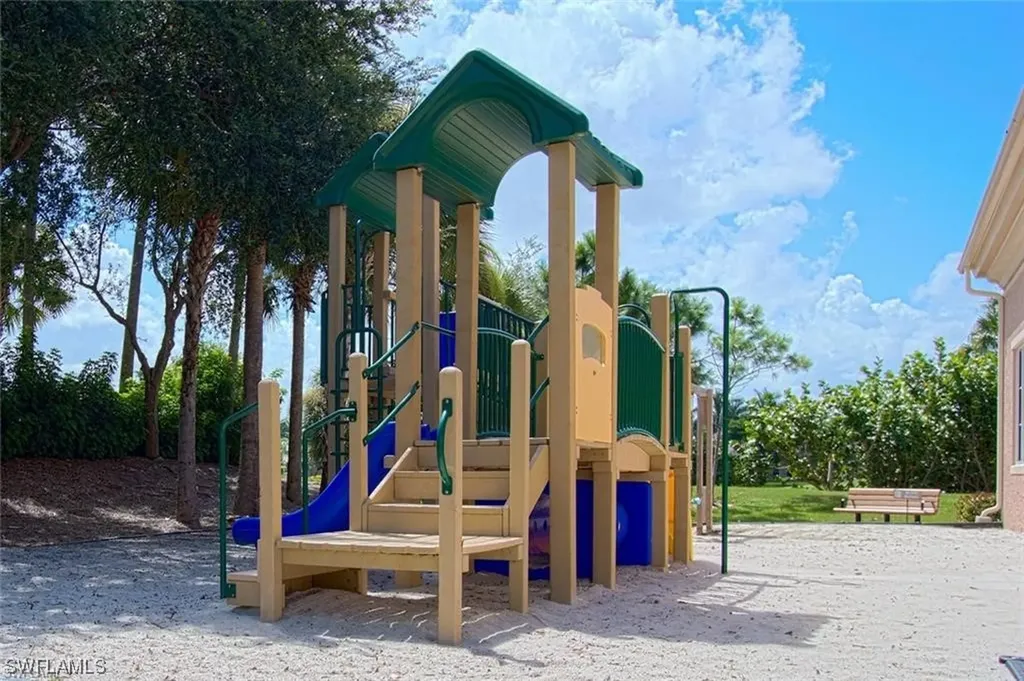 2425 Mont Claire Court Naples FL 34109