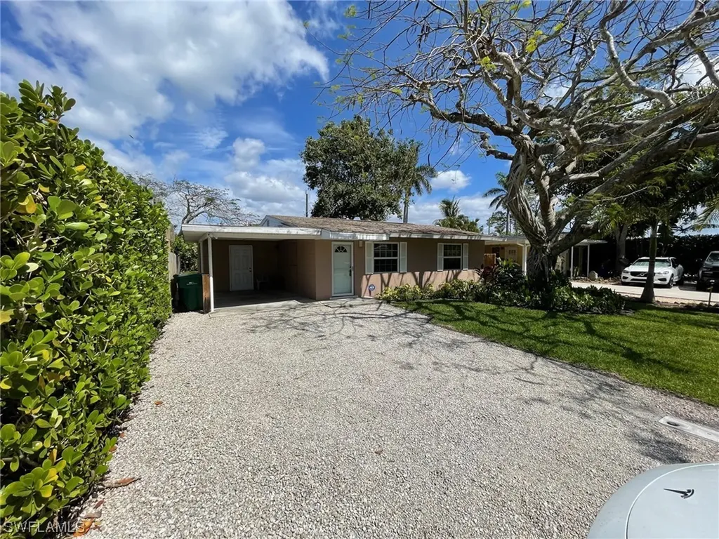 1061 Sperling Avenue Naples FL 34103