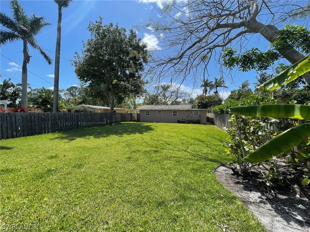 1061 Sperling Avenue Naples FL 34103
