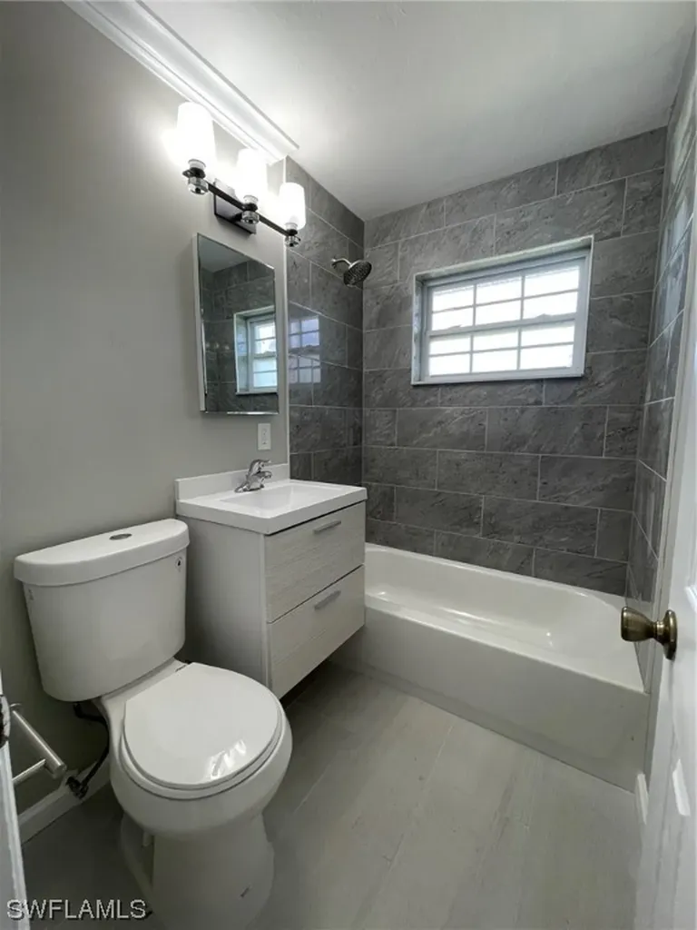 1061 Sperling Avenue Naples FL 34103