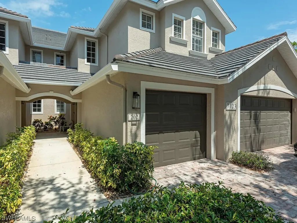 Naples FL, 7123 Blue Juniper Court, Unit 202