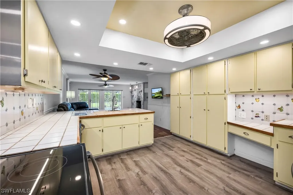 457 Cypress Way E Naples FL 34110
