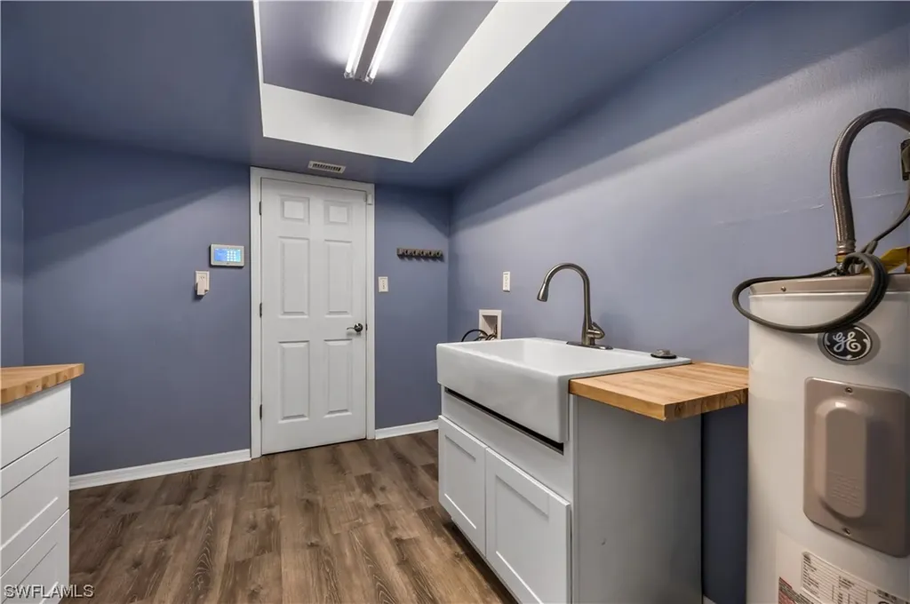 457 Cypress Way E Naples FL 34110