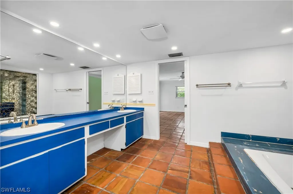 457 Cypress Way E Naples FL 34110