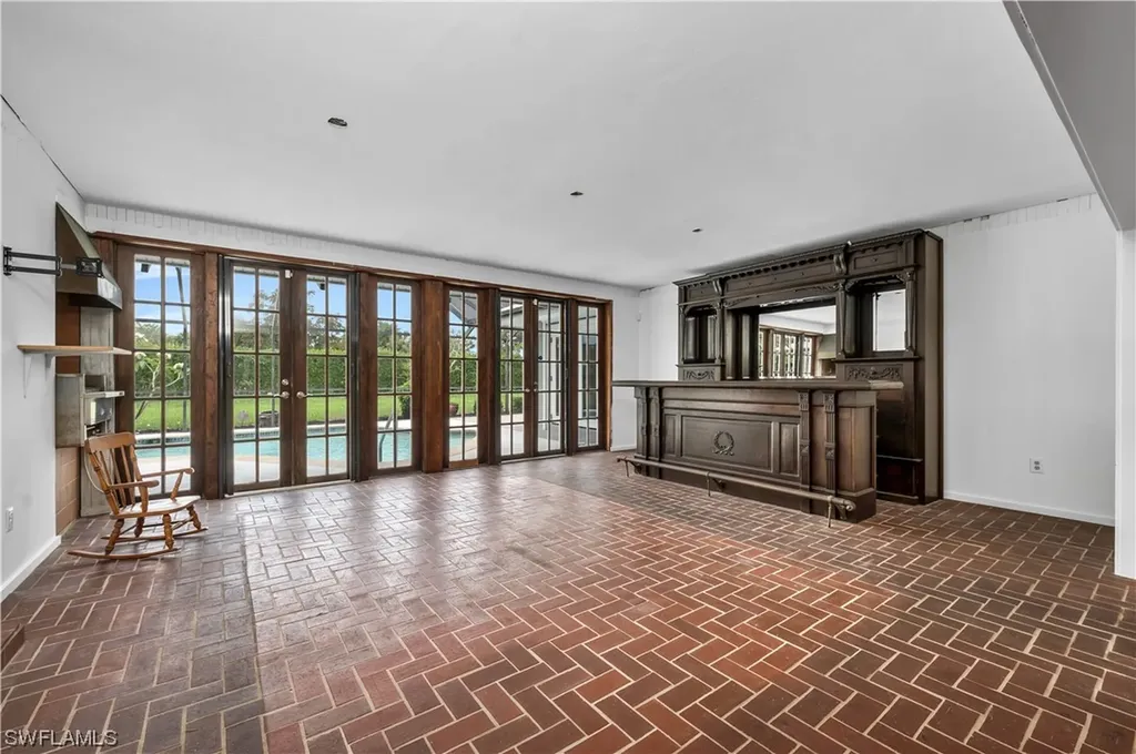 457 Cypress Way E Naples FL 34110