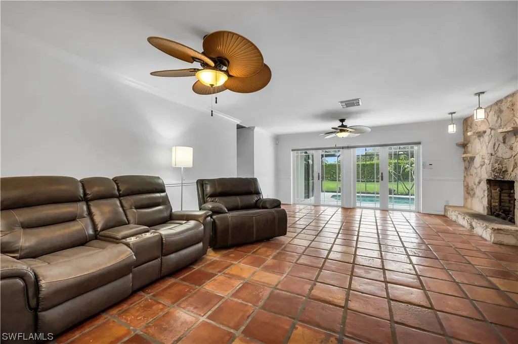 457 Cypress Way E Naples FL 34110