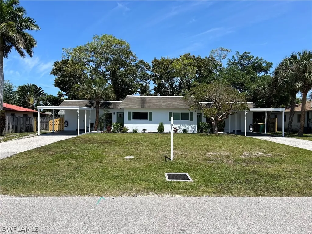 821/825 95th Avenue N Naples FL 34108