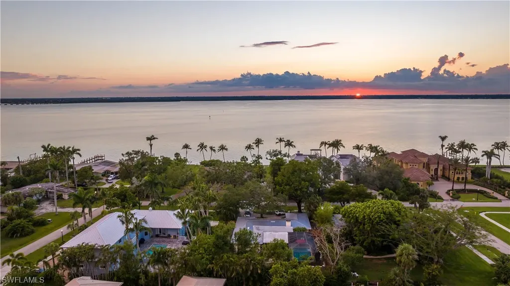 3421 W Riverside Drive Fort Myers FL 33901