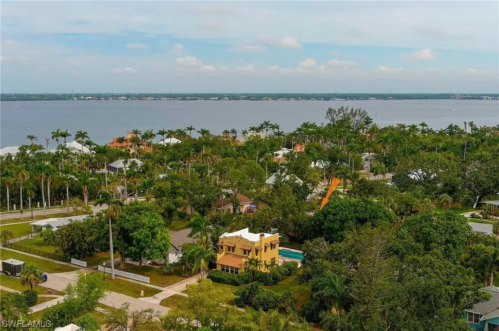 1441 Poinciana Avenue Fort Myers FL 33901