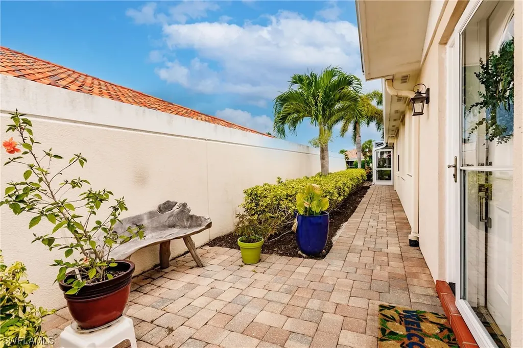 4067 Los Altos Court Naples FL 34109