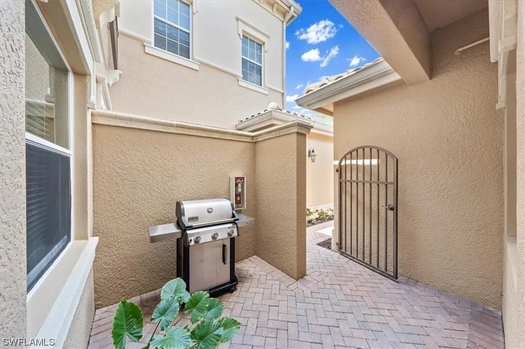 3141 Aviamar Circle Naples FL 34114