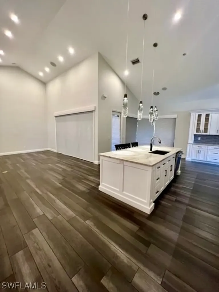 1915 Manchester Circle Naples FL 34109