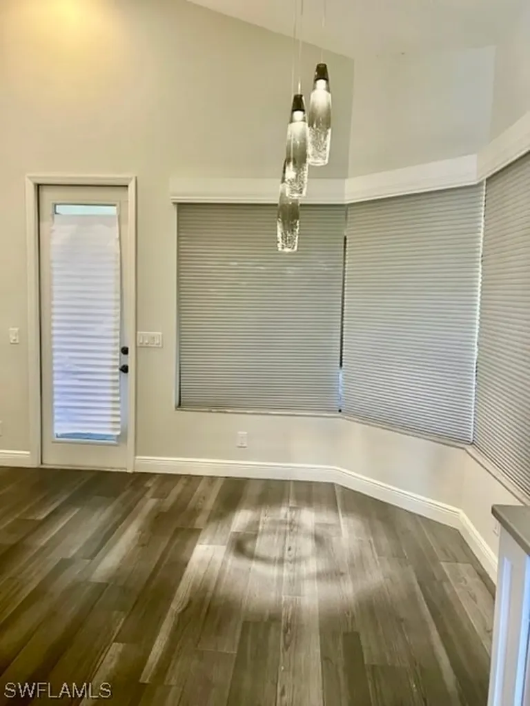 1915 Manchester Circle Naples FL 34109
