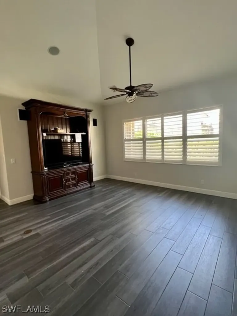 1915 Manchester Circle Naples FL 34109