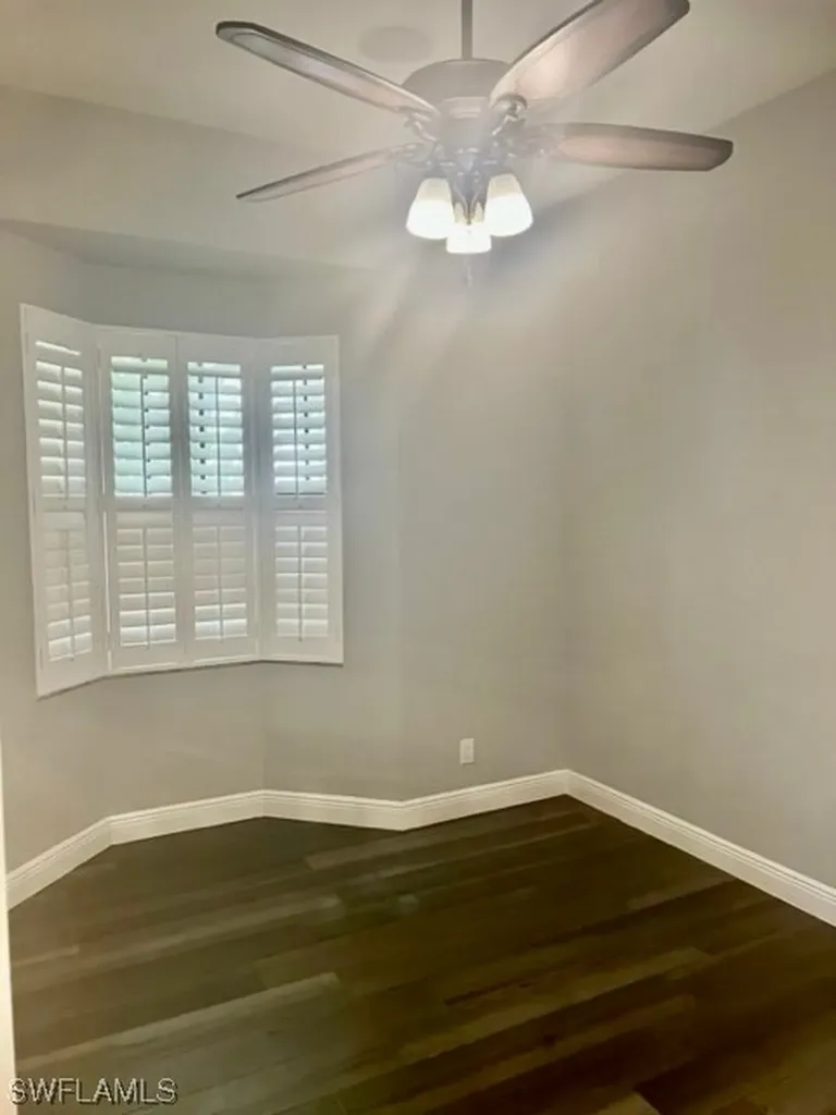 1915 Manchester Circle Naples FL 34109
