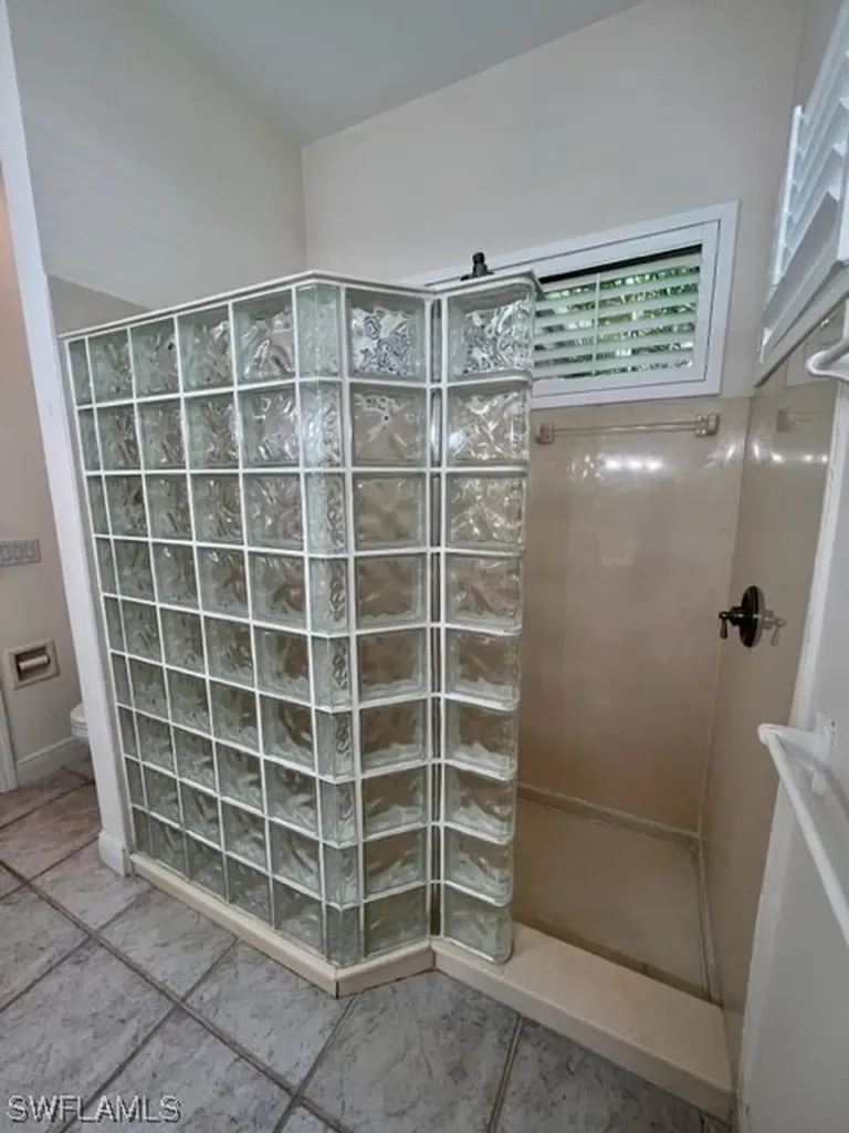 1915 Manchester Circle Naples FL 34109