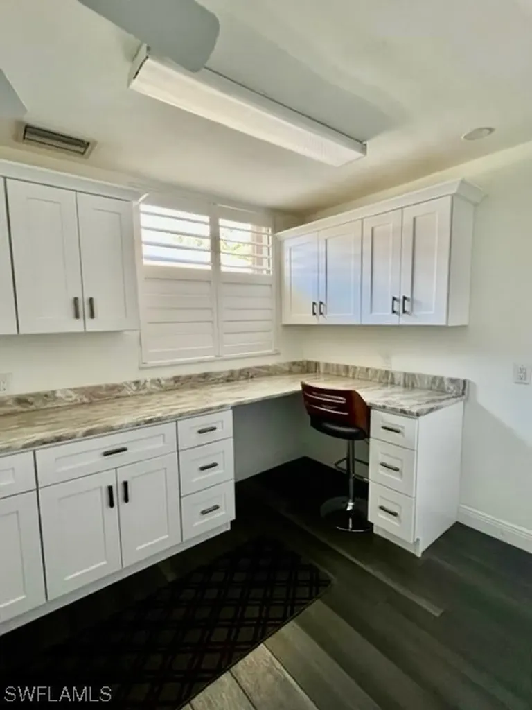 1915 Manchester Circle Naples FL 34109