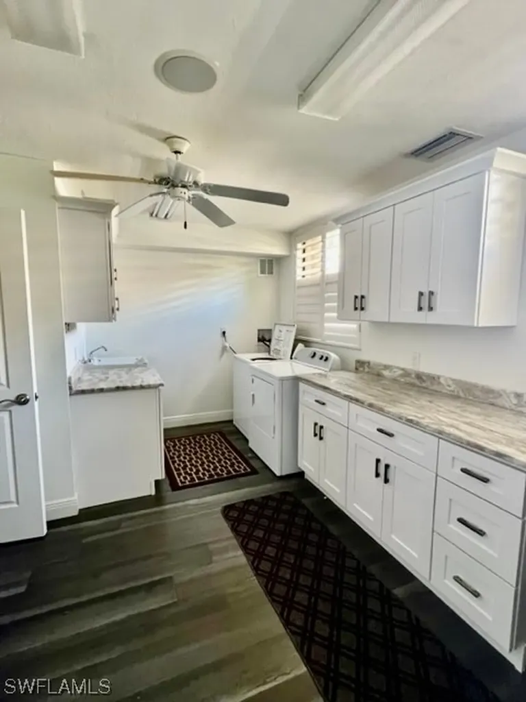 1915 Manchester Circle Naples FL 34109