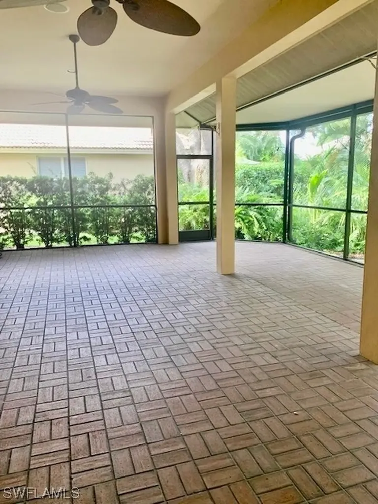 1915 Manchester Circle Naples FL 34109