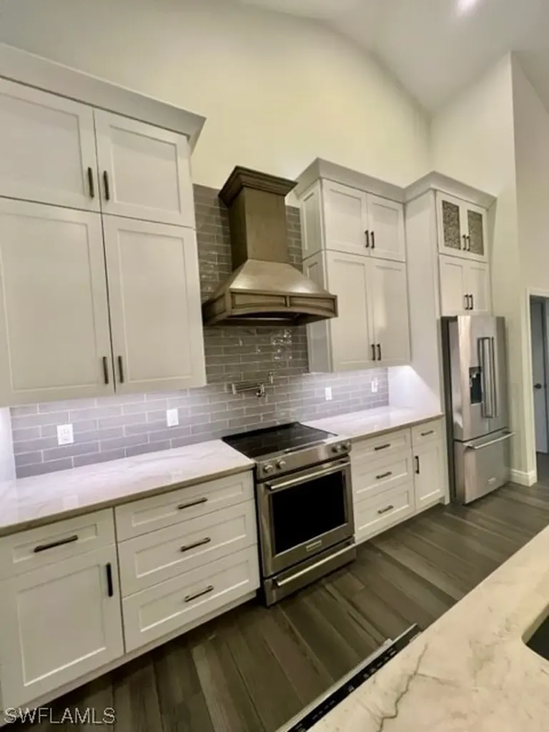 1915 Manchester Circle Naples FL 34109