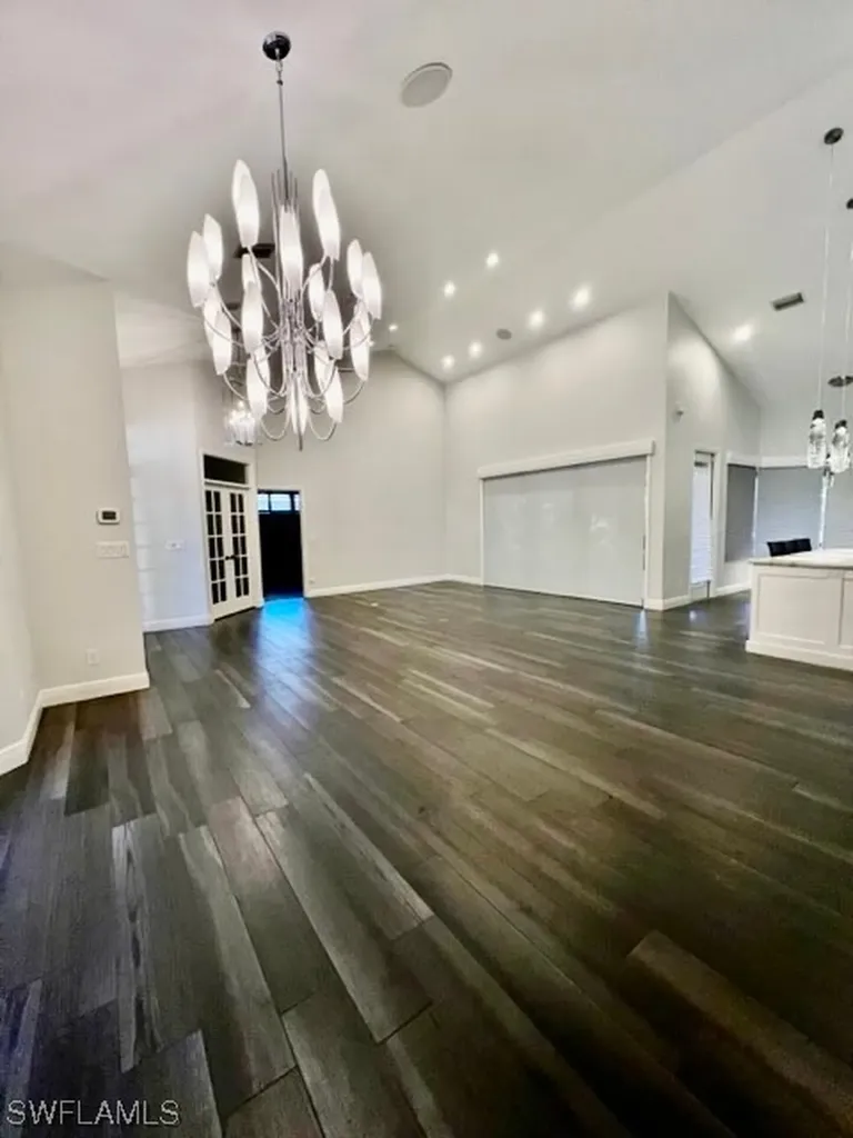1915 Manchester Circle Naples FL 34109