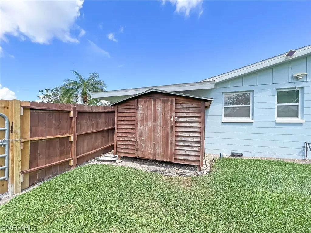 875 Dean Way Fort Myers FL 33919