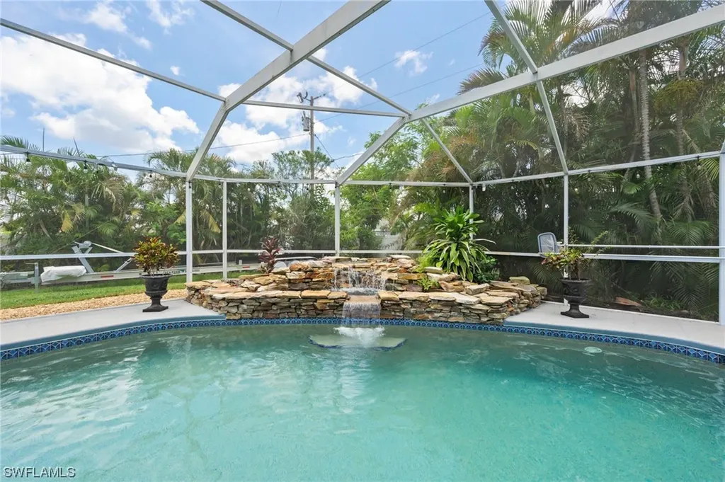 520 SW 21st Terrace Cape Coral FL 33991