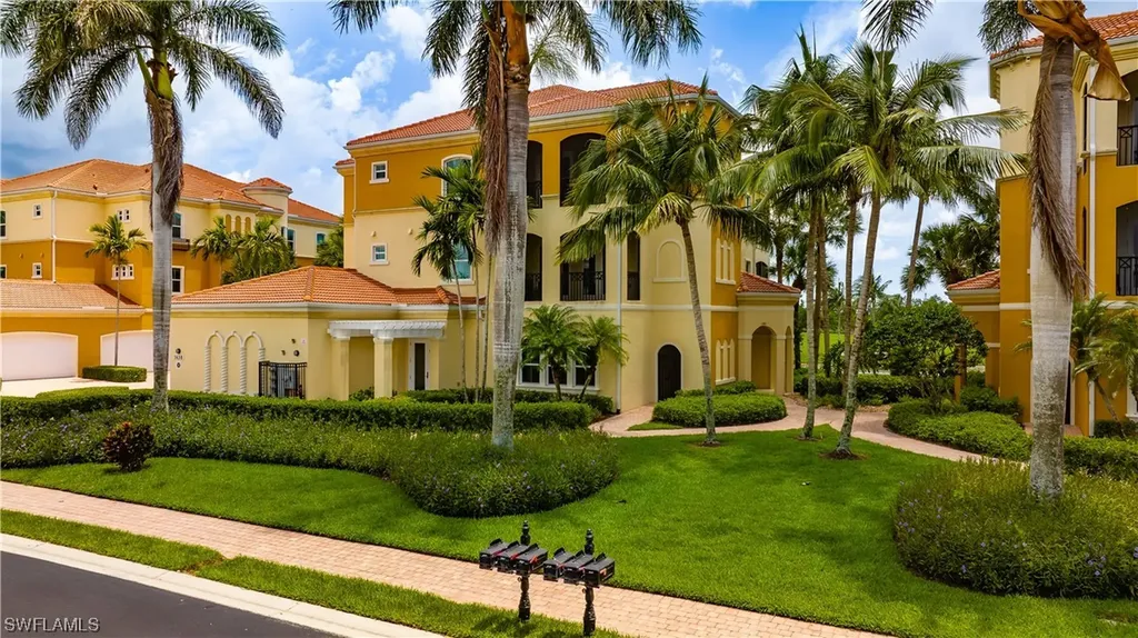 Naples FL, 1438 Borghese Lane, Unit 8-101